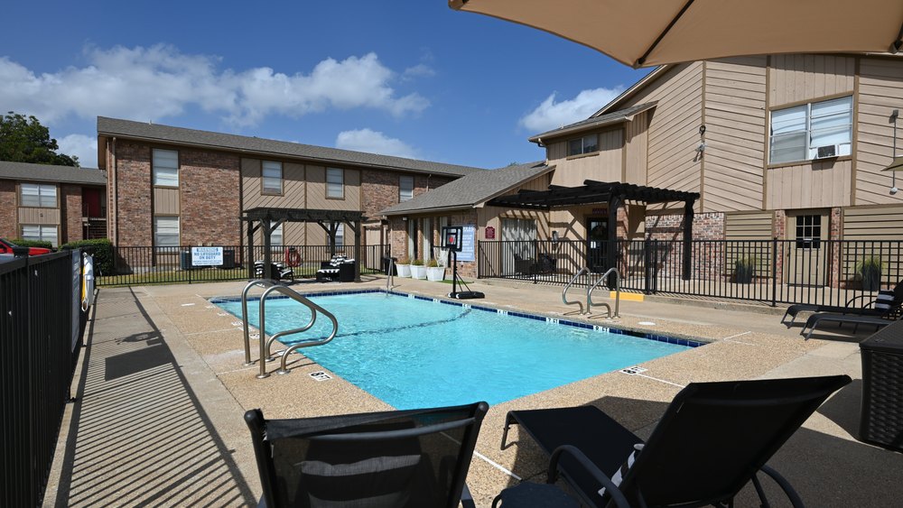 Peppertree Apartments swimming pool