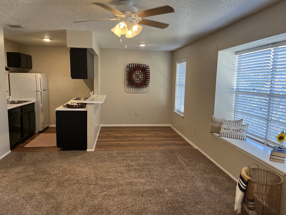 Peppertree Apartments dining and kitchen area